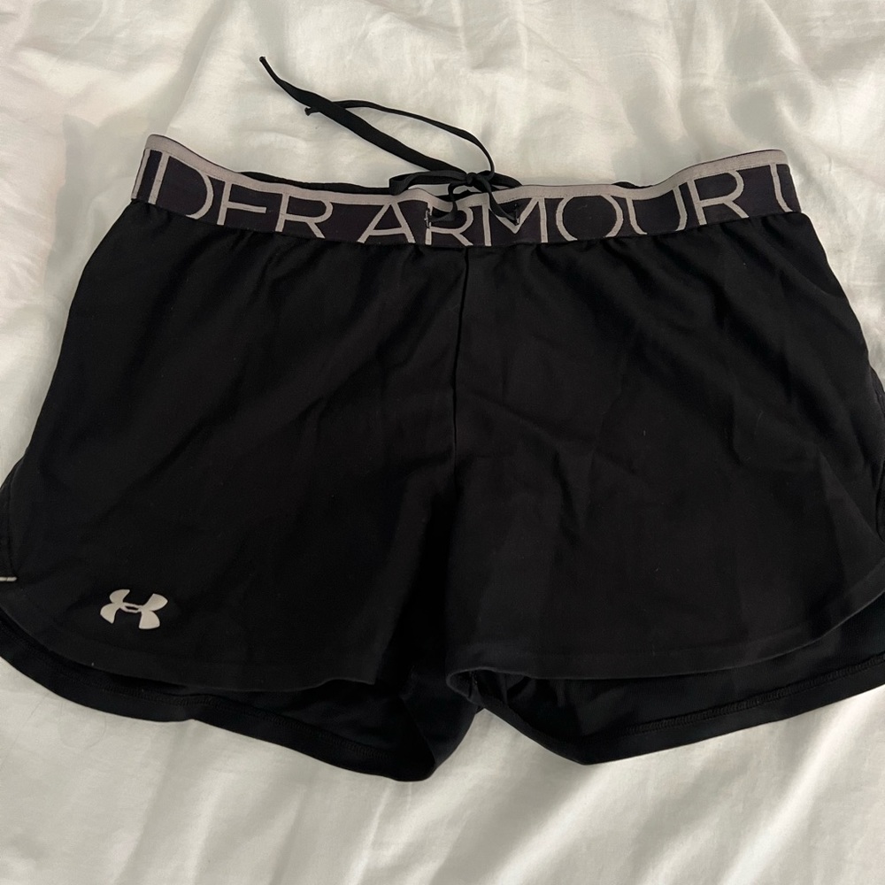Black under armor athletic shorts size medium